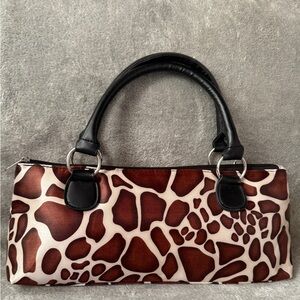 🦒 Giraffe Print Insulated Wine Clutch 🍷 – Like New!